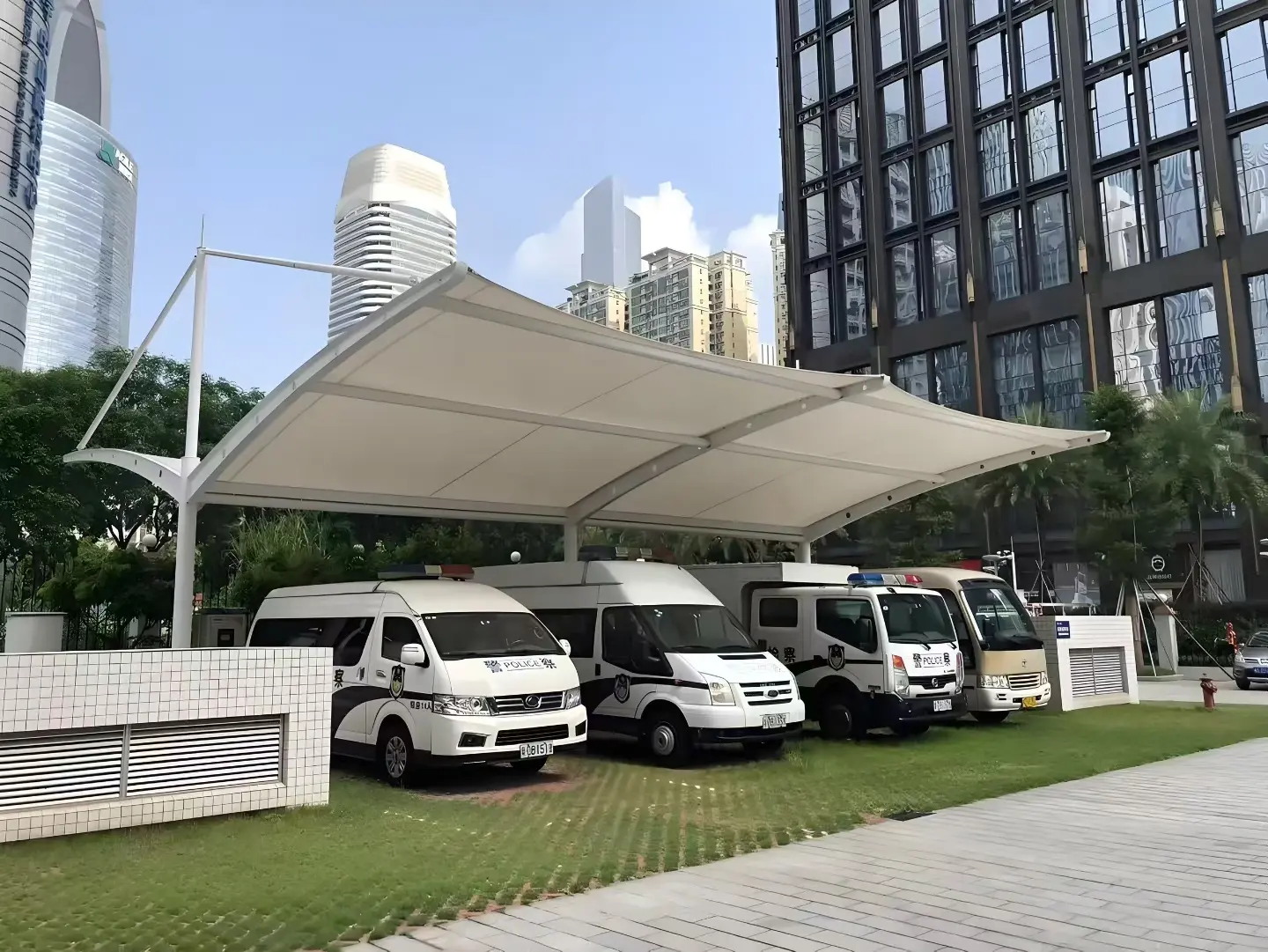 贵州习水膜结构车棚怎么选?山地多雨高湿环境,园区物业采购避坑指南